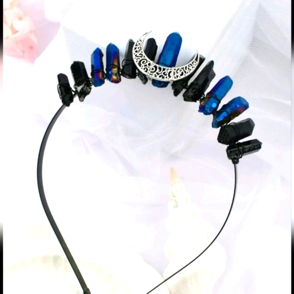 Crystal Moon Tiara - Picture 1 of 9
